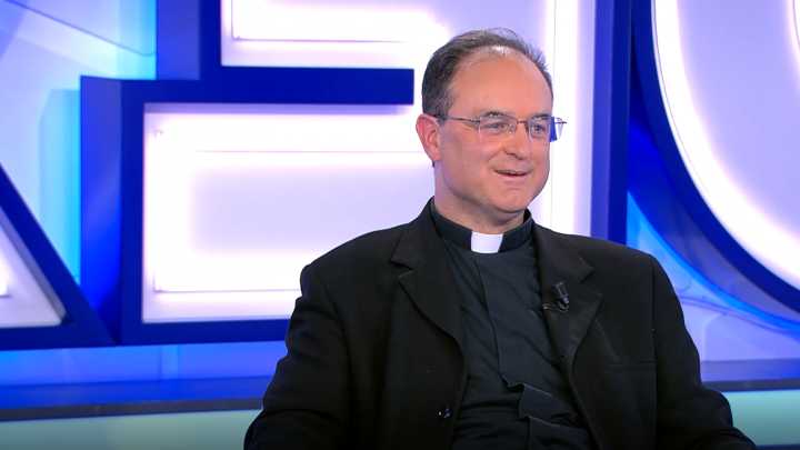 José Manuel Horcajo, párroco de Vallecas que recibió una navaja como regalo de bienvenida: "La señora me decía que me vendría bien, empecé asustado"