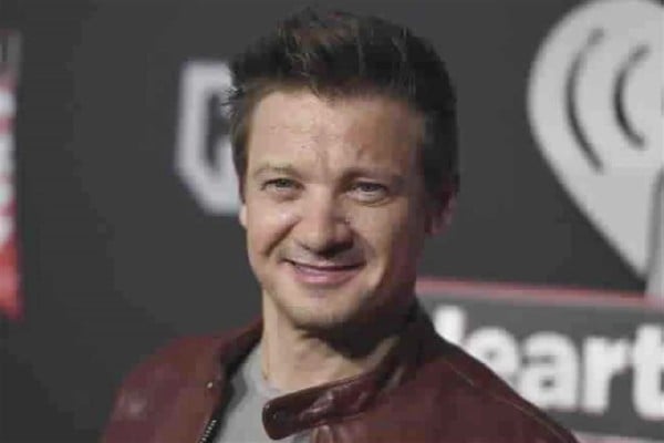 Niega Jeremy Renner acusaciones de acoso de Yi Zhou