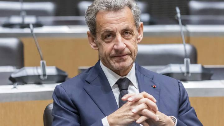 Sarkozy sale en libertad condicional tras pasar 20 días en la cárcel parisina de La Santé