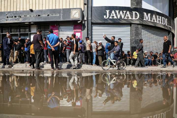 Israel intensifica su ofensiva en Gaza; ignora el alto el fuego