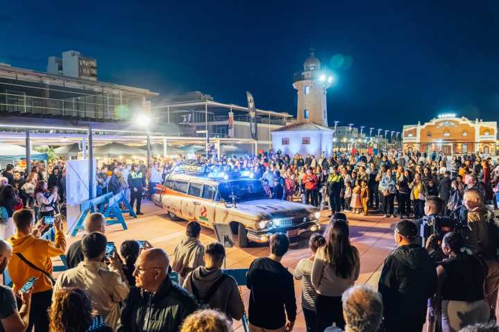 Miles de castellonenses ‘toman’ el Grao en los primeros actos de ‘Fantasy Fest 2025’