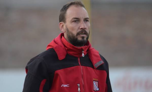 La dirigencia de Sansinena cesanteó al DT Patricio Mángano