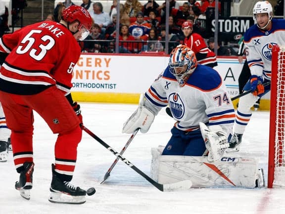 Carolina Hurricanes pierden 4-3 en tiempo suplementario enfrentando los Edmonton Oilers
