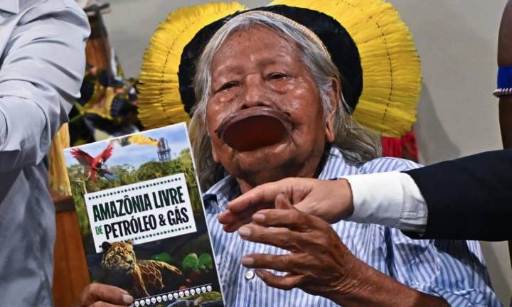 El cacique Raoni clama contra el petróleo en la Amazonía: “No lo podemos permitir”