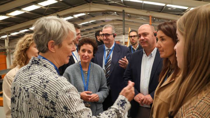Onda demuestra su potencial industrial a la consellera de Economía, Ruth Merino