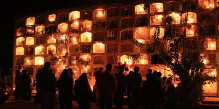 El Día de Todos los Santos: el recuerdo de los nombres canonizados, los honores a los héroes anónimos y la conexión con Halloween