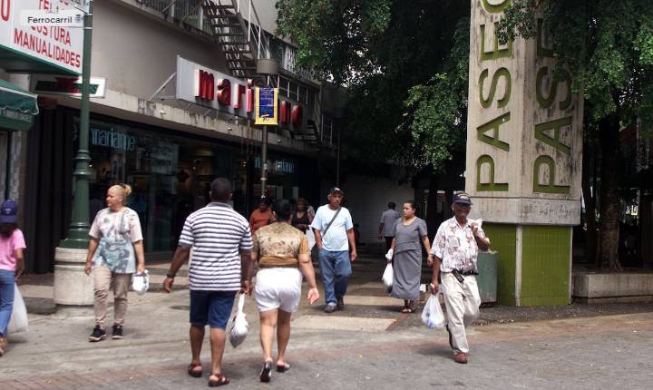 FOTOS: Cuando las compras se hacían en el Paseo de Diego