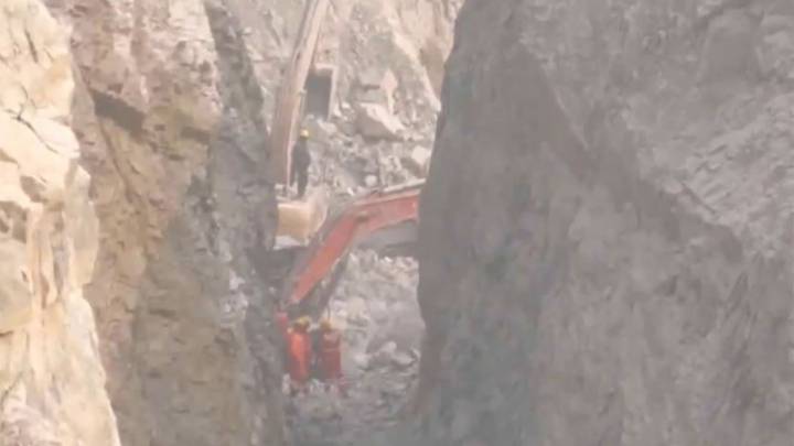 Rescue operations continue after stone mine collapse in UP’s Sonbhadra, one body recovered so far