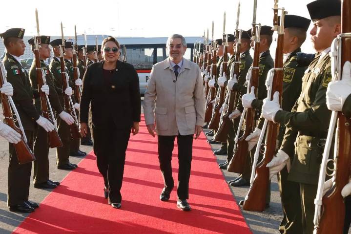 Llega Xiomara Castro a México