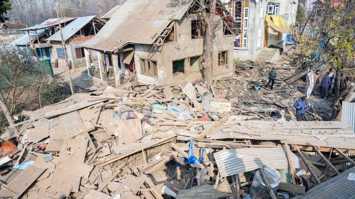 JK: Pulwama house of Dr Umar Nabi involved in Delhi blast demolished