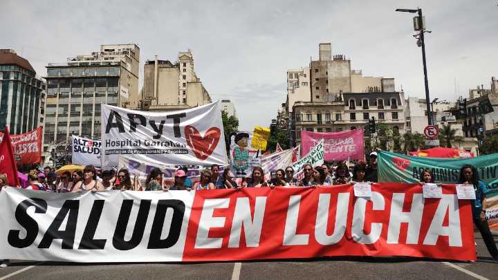 Trabajadores del Garrahan celebran como "triunfo histórico" el aumento del 61%