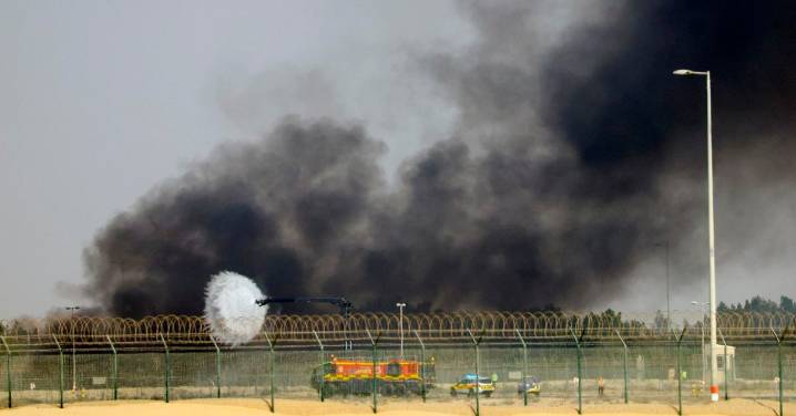 Muere el piloto de un caza del Ejército indio al estrellarse en un festival aéreo en Dubai