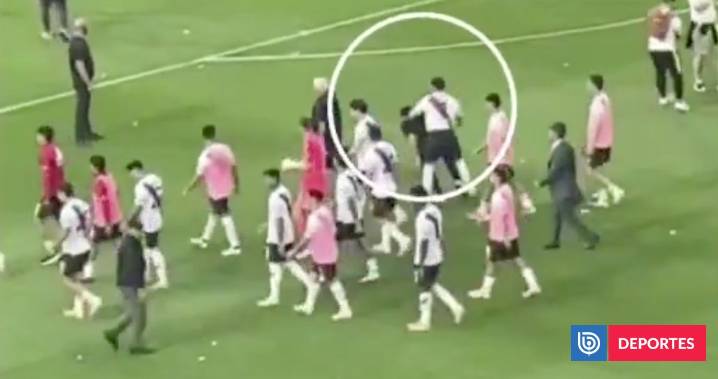 Captan cobarde agresión de delantero de River tras derrota ante Boca: golpeó a joven por la espalda