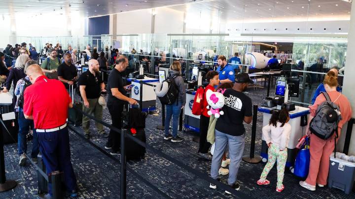No major flight delays in Tampa as federal cuts increase