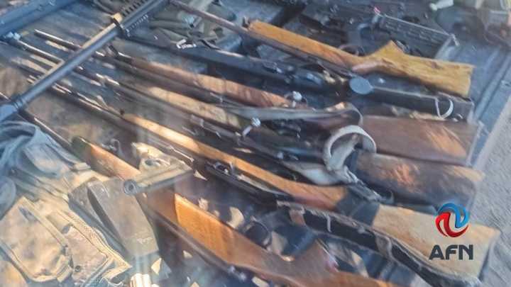 Decomisan armas y droga tras cateo en el municipio de Tecate