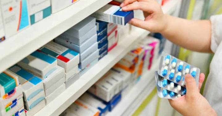 Desabasto de medicinas se debe a que doctores recetas las que no existen en farmacias