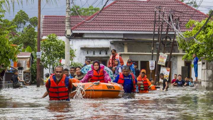 At least 10 people killed in Indonesia floods, landslides