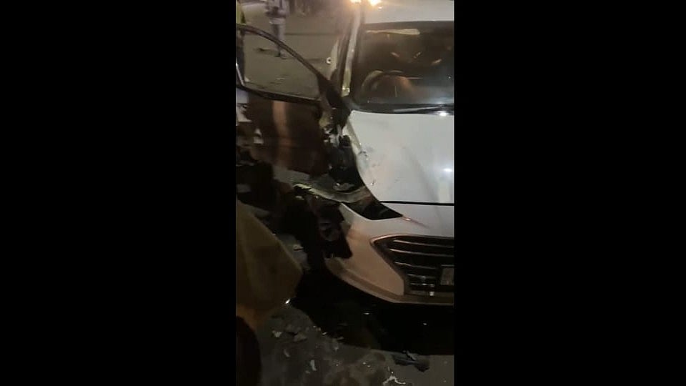 Pune Video: i10, XUV Collide Head-On On Jagtap Dairy-Wakad BRT Road; Family Sustains Injuries