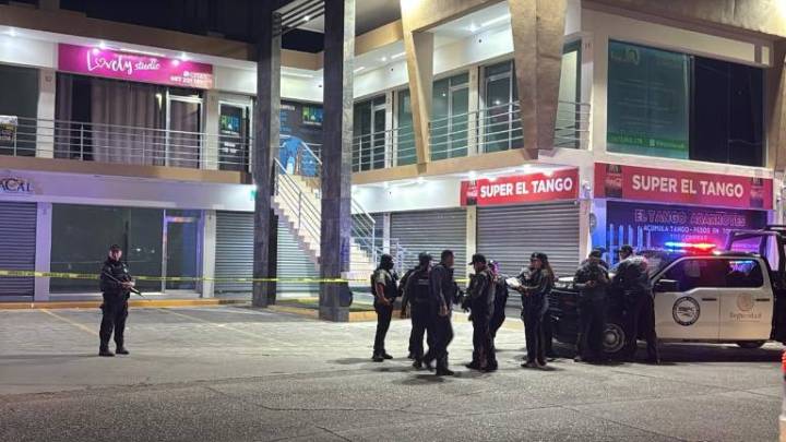 Asesinan a hombre dentro de local de plaza comercial del sector Santa Fe, en Culiacán