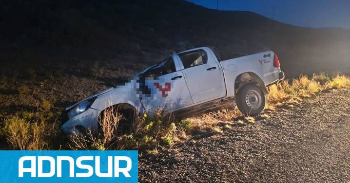 15:28 Volcó una camioneta de una empresa petrolera: investigan las causas y el estado del conductor