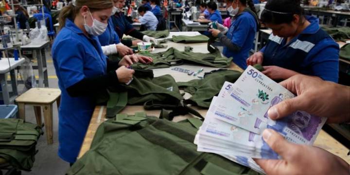 Cómo pedir un aumento salarial al cierre del año: 5 estrategias clave respaldadas por datos y desempeño