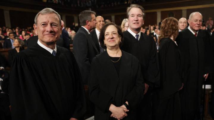 La Corte Suprema extendió hasta el jueves la orden que le permite a la Administración Trump retener los pagos de SNAP