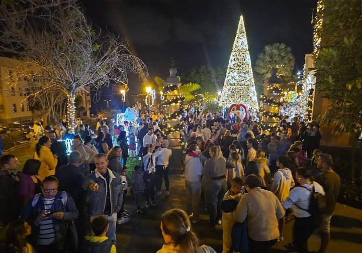 Telde se ilumina y da comienzo a la Navidad en un Parque Arnao lleno hasta el reboso