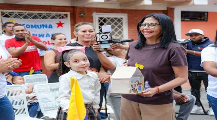 "Que nadie se atreva a ir contra el pueblo venezolano”, exclamó la vicepresidenta Delcy Rodríguez