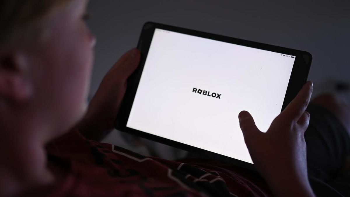 Roblox launches age-guessing tech to avoid Aussie ban
