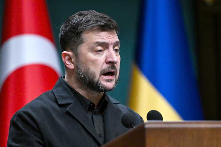 Zelenskyy says Ukraine faces choice of losing dignity or risking loss of key partner with US plan