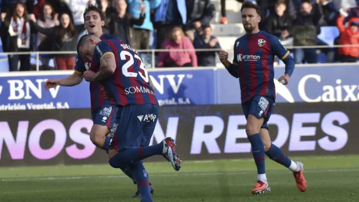 Sielva marca un gol clave y reivindica al vestuario de la SD Huesca: “Se han dicho muchas mentiras”