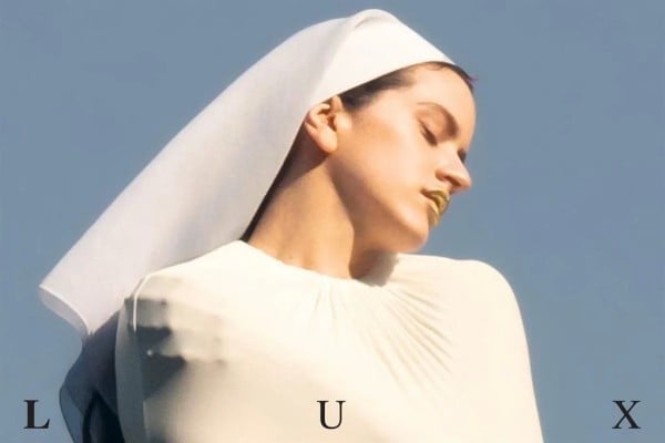 'Lux' de Rosalía cautiva a cardenal y obispos del Vaticano