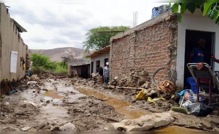 Senamhi emite alerta naranja por huaicos: advierte lluvias y activación de quebradas en 9 regiones
