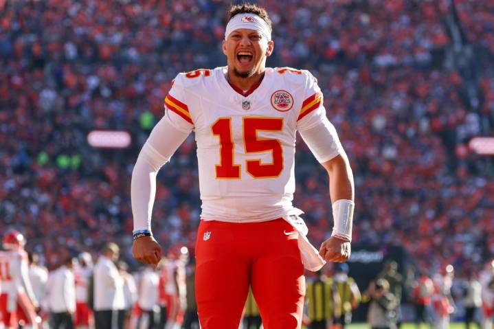 NFL DFS Week 12 Optimal Lineup: Vintage Patrick Mahomes, Derrick Henry on tap