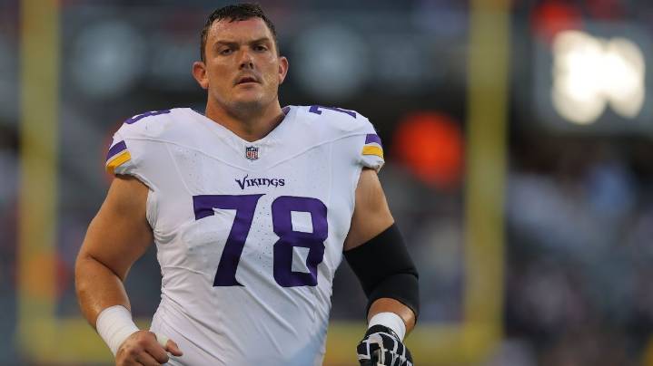 Vikings activate center Ryan Kelly (concussions) off IR