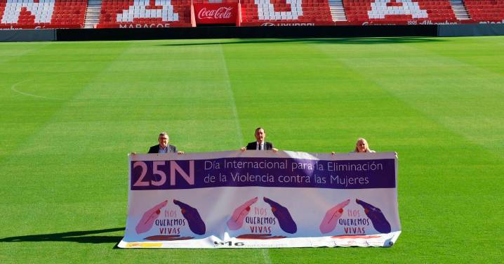 La Subdelegación de Gobierno y el Granada CF celebran un acto en contra de la violencia sobre la mujer