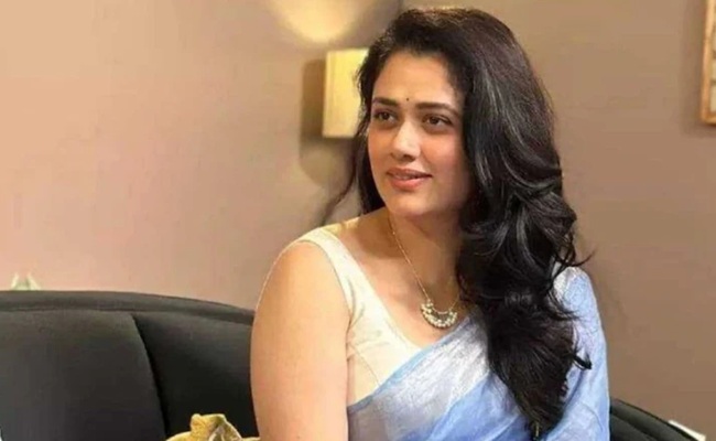 Trending Beauty Exposes the Reality Behind Kissing Scenes