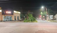 Graves daños del viento huracanado en Capital: hubo cortes de luz, árboles caídos…