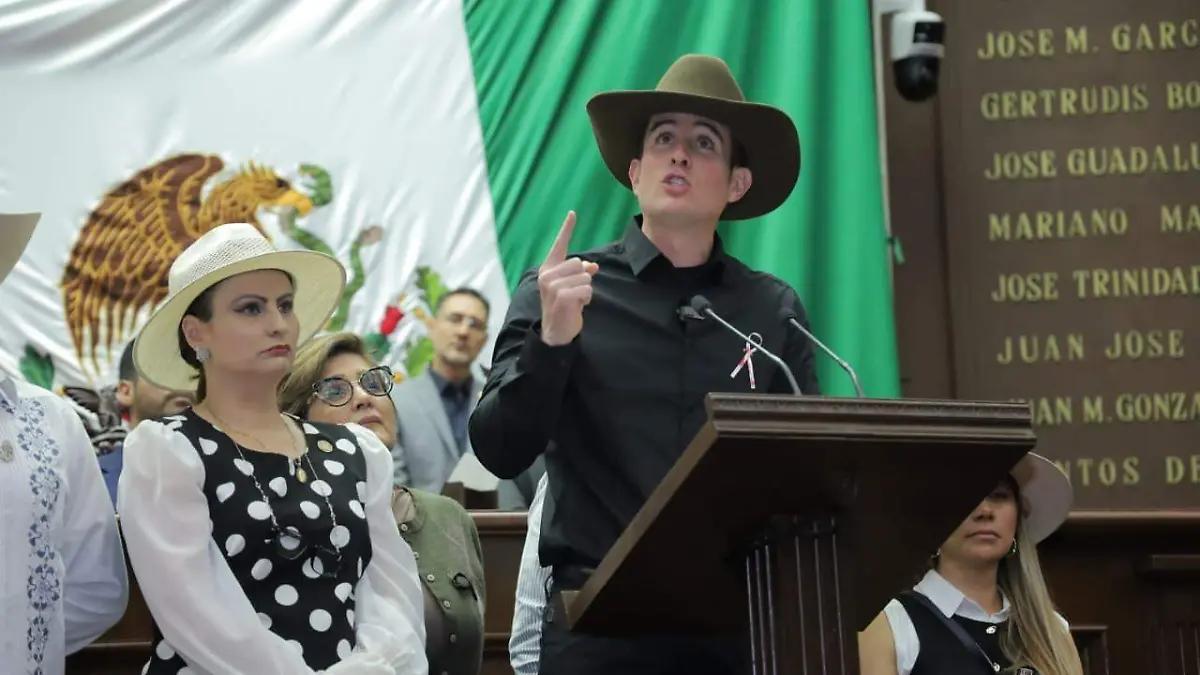 "Carlos Manzo, tu nombre aparecerá en los libros de la Historia de México": diputado de La Sombreriza