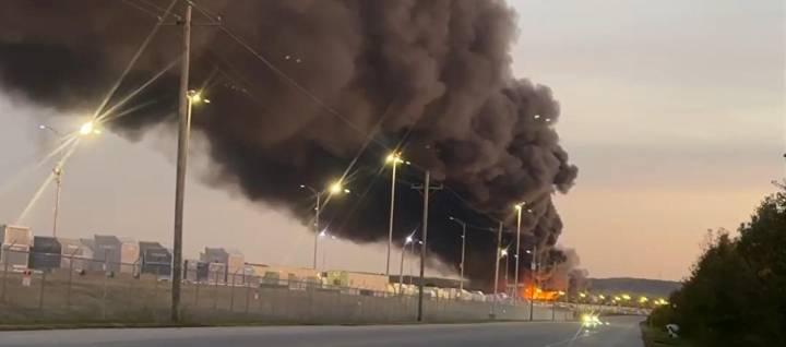 ¡Impactante!: avión se estrella tras despegar en aeropuerto de Kentucky