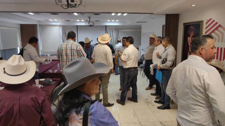 Productores maiceros bloquean avenidas