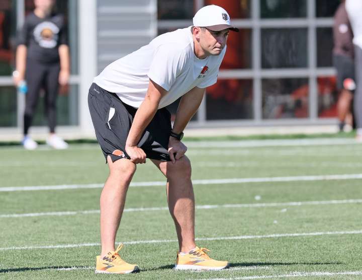 Is Kevin Stefanski handing over Browns play-calling duties a desperation move or brilliant strategy?