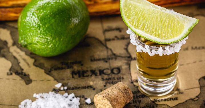 Agave barato y menor demanda ‘tiran’ 7.9% el precio del tequila