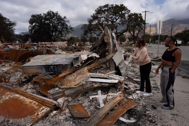 Familias afectadas por incendios reciben ayuda para la hipoteca
