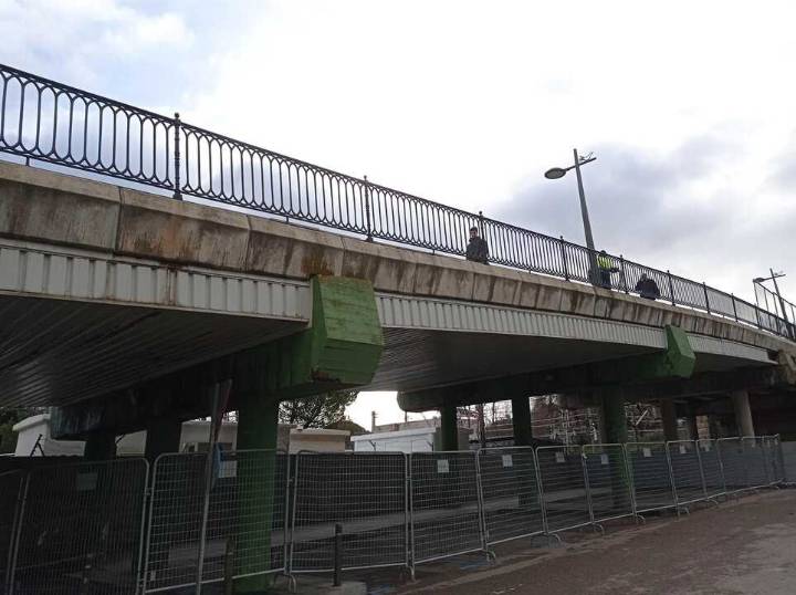 Collado Villalba exige a Adif ejecutar ya las obras de mantenimiento del puente de la estación de Cercanías