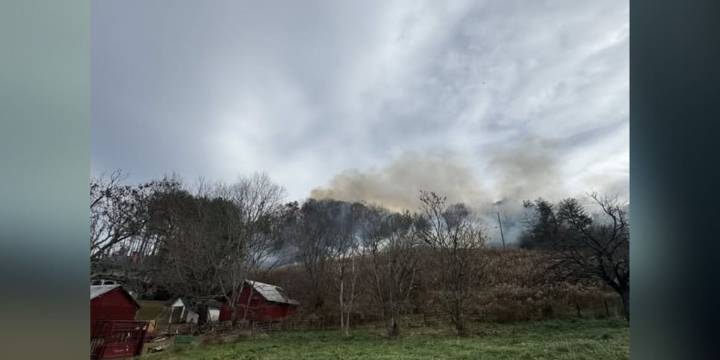 Crews, forest service responding to 2 fires in Buncombe Co, officials say