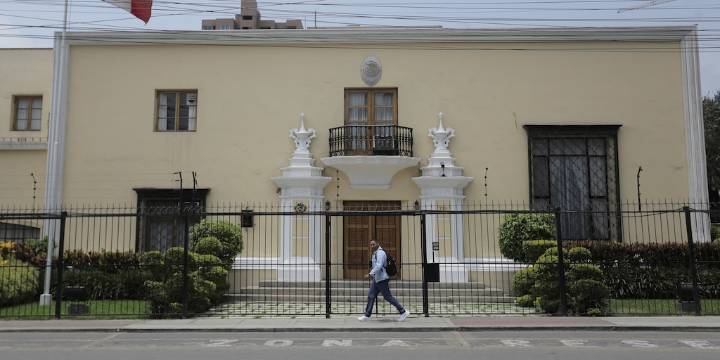 Presentan habeas corpus preventivo para impedir ingreso de fuerzas del orden a la embajada de México para arrestar a Betssy Chávez