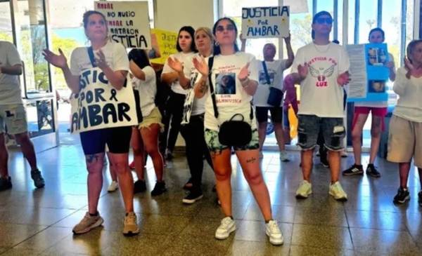 Denuncia por mala praxis en Córdoba: familias que perdieron a sus bebés se manifestaron