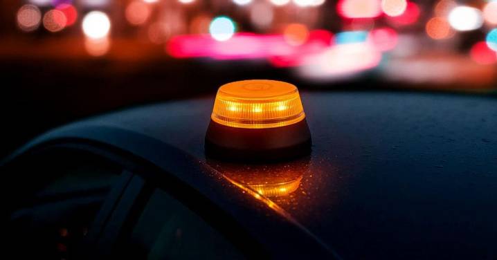 ¿Triángulos o V16? ¿Qué deben usar los coches españoles y extranjeros en carretera?