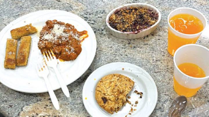 Students make meals ready to eat at Roseville High School